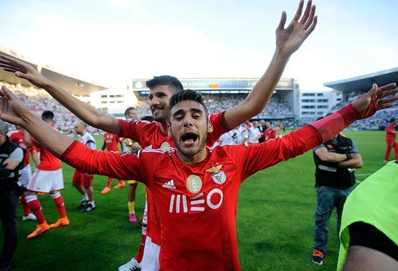 Benfica taraftarı ile polis birbirine girdi
