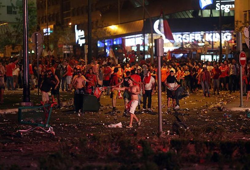 Benfica taraftarı ile polis birbirine girdi
