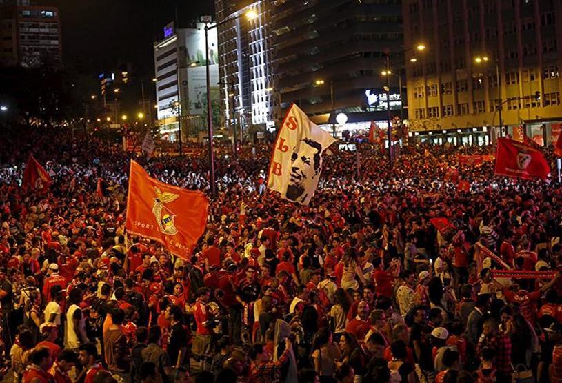 Benfica taraftarı ile polis birbirine girdi