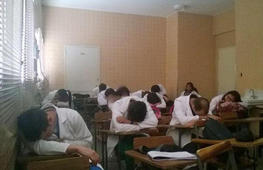 Uyuyakalan doktorlar... Kendilerini ihbar ediyorlar çünkü...