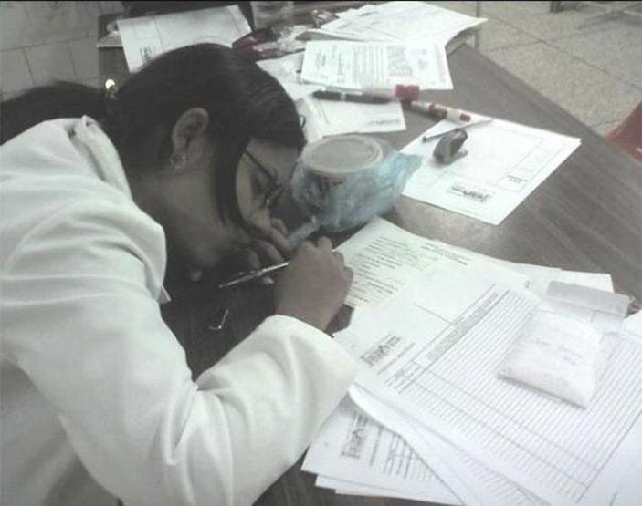 Uyuyakalan doktorlar... Kendilerini ihbar ediyorlar çünkü...
