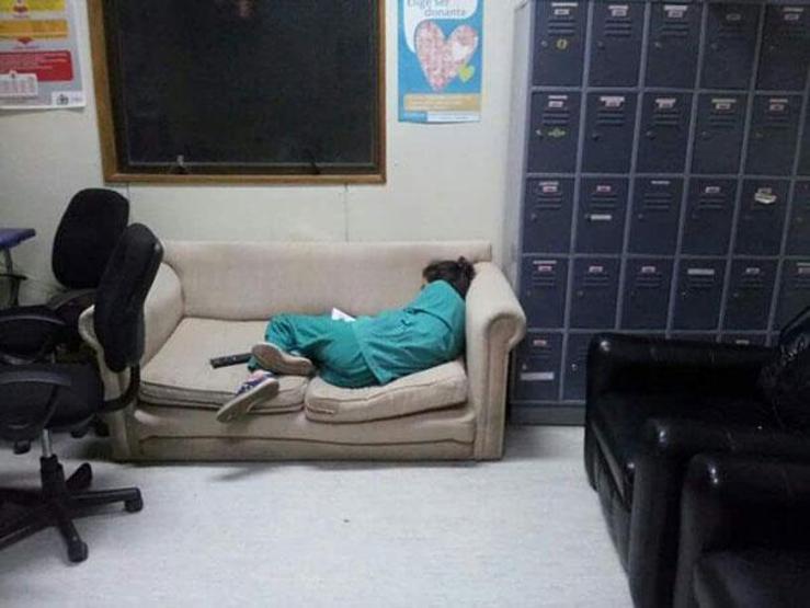 Uyuyakalan doktorlar... Kendilerini ihbar ediyorlar çünkü...