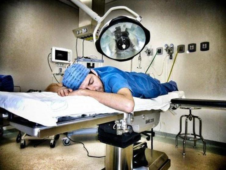 Uyuyakalan doktorlar... Kendilerini ihbar ediyorlar çünkü...