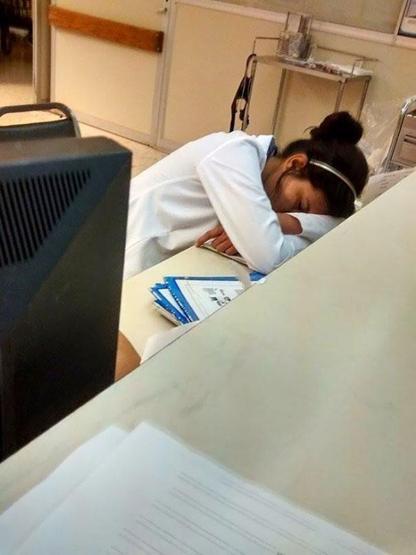 Uyuyakalan doktorlar... Kendilerini ihbar ediyorlar çünkü...