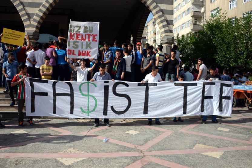 Diyarbakırda TFF karşıtı yürüyüşte ilginç pankartlar