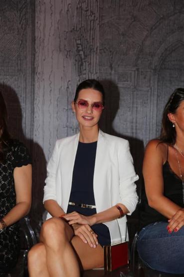 Tuvana Büyükçınarın defilesine ünlü akını