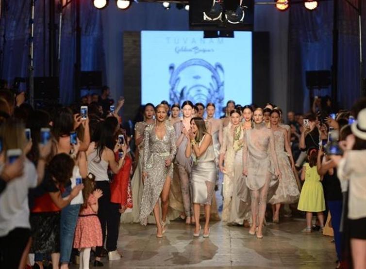 Tuvana Büyükçınarın defilesine ünlü akını