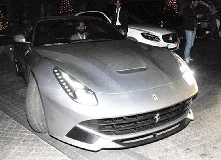 Arda Turanın kullandığı Ferrari Acununmuş