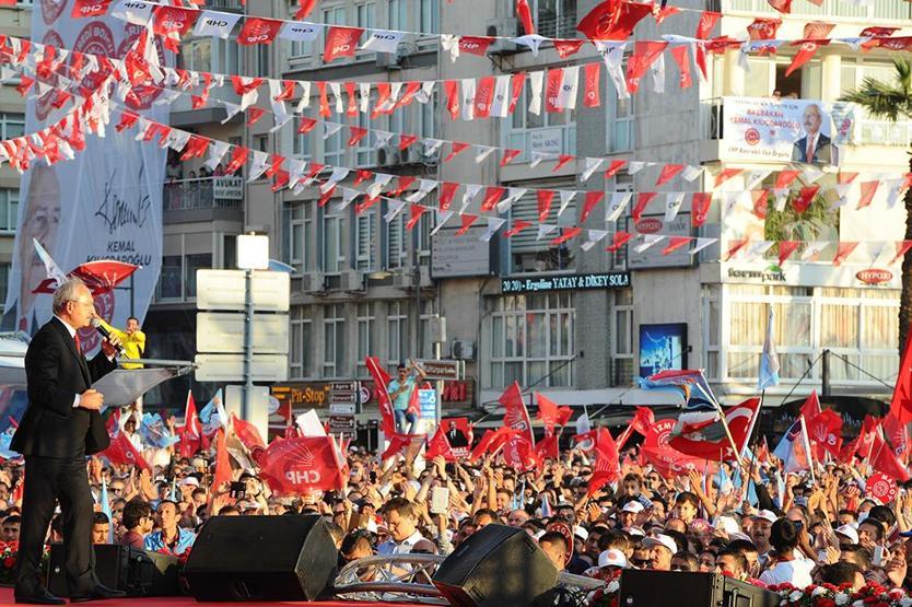 CHP lideri Kılıçdaroğlu İzmirde Gündoğdu Meydanındaydı