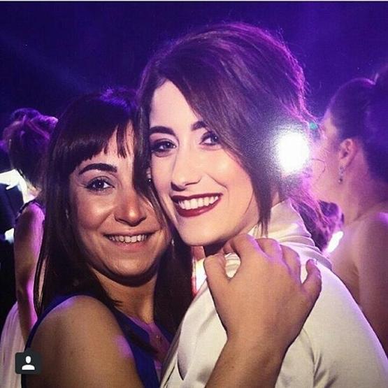 Hazal Kayanın yırtmacı geceye damga vurdu