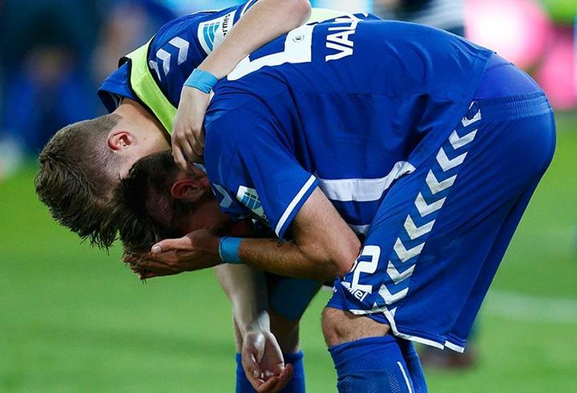 O saat durmadı... Hamburg Bundesligada kaldı