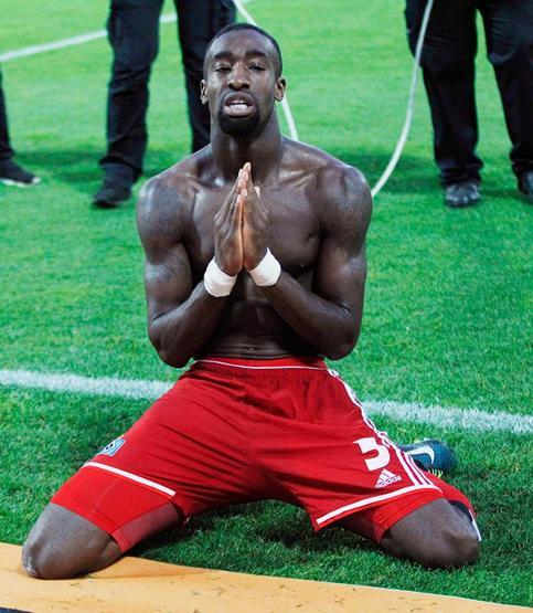 O saat durmadı... Hamburg Bundesligada kaldı