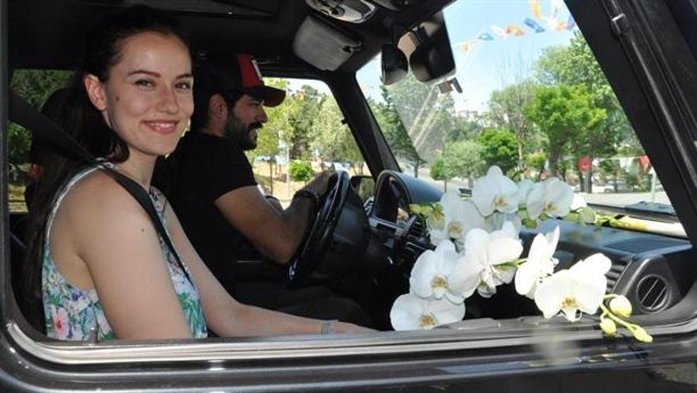 Burak Özçivit, sevgilisi Fahriye Evcen’e doğum günü sürprizi