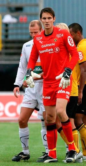 Dünyanın en uzun boylu futbolcuları...