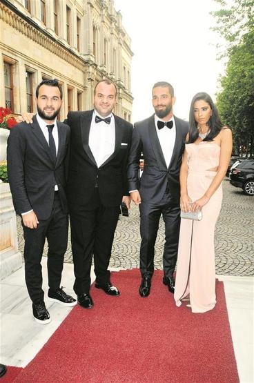 Arda Turan Aslıhan Doğanla düğüne katıldı