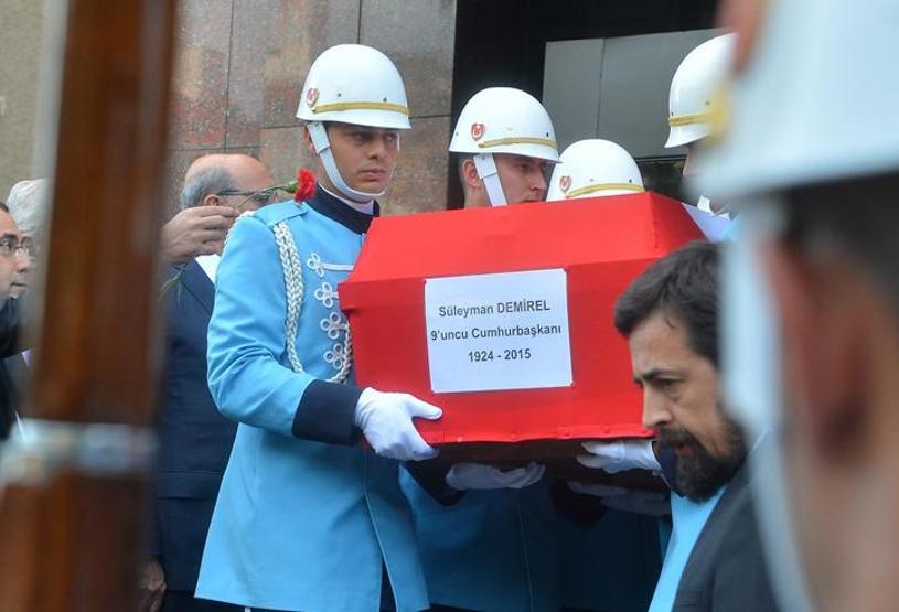 Süleyman Demirel son yolculuğuna uğurlanıyor