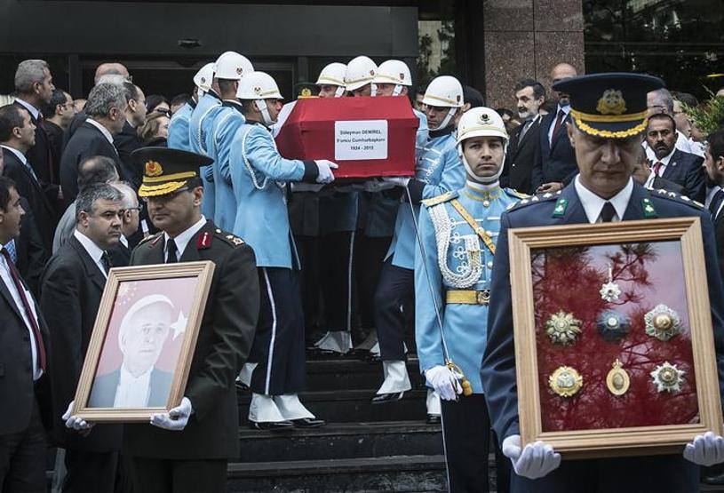 Süleyman Demirel son yolculuğuna uğurlanıyor