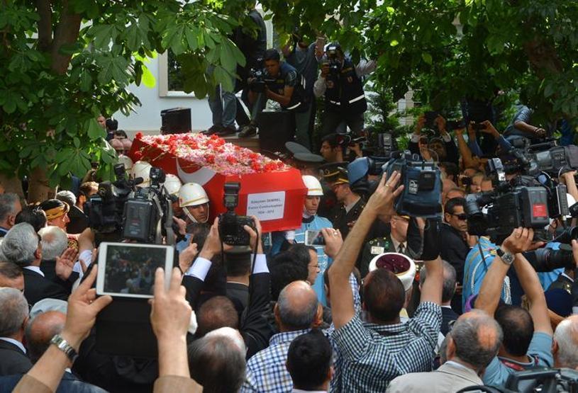Süleyman Demirel son yolculuğuna uğurlanıyor