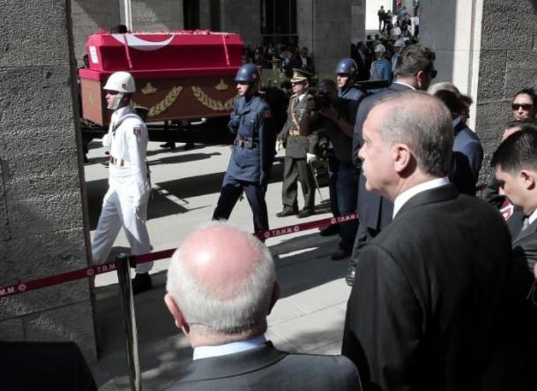 Süleyman Demirel son yolculuğuna uğurlanıyor