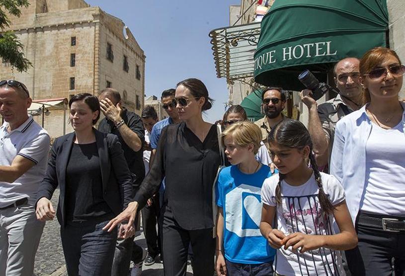 Angelina Jolie Mardinde alışveriş yaptı
