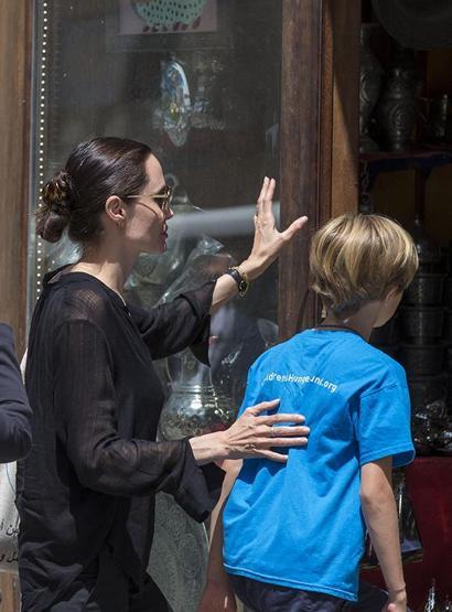 Angelina Jolie Mardinde alışveriş yaptı