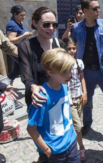 Angelina Jolie Mardinde alışveriş yaptı
