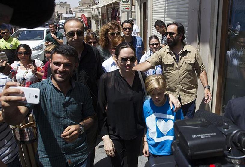 Angelina Jolie Mardinde alışveriş yaptı