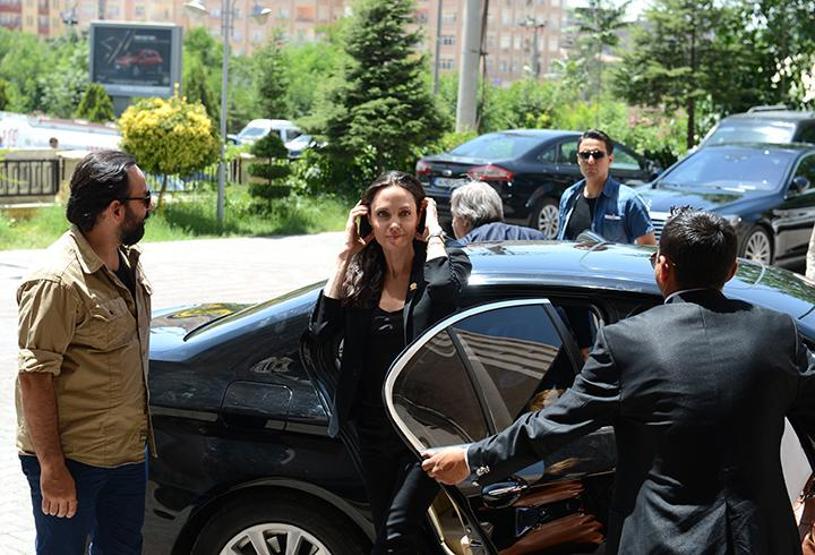 Angelina Jolieden Mardin Valiliği ve belediyesine ziyaret