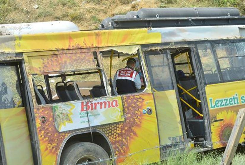 Belediye otobüsü şarampole yuvarlandı: 1 ölü, onlarca yaralı var