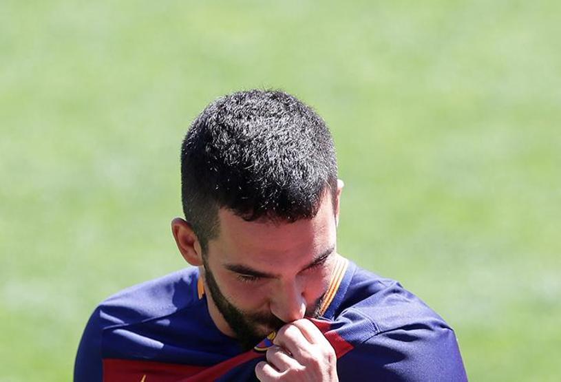 Arda Turan Barcelonada ilk 11e girer mi İspanyol gazeteciler yorumladı