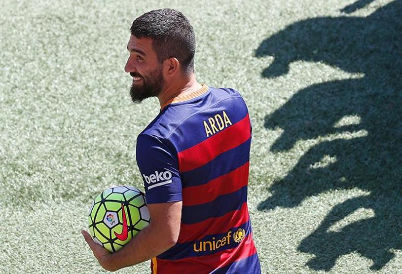 Arda Turan Barcelonada ilk 11e girer mi İspanyol gazeteciler yorumladı