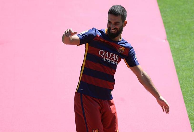 Arda Turan Barcelonada ilk 11e girer mi İspanyol gazeteciler yorumladı