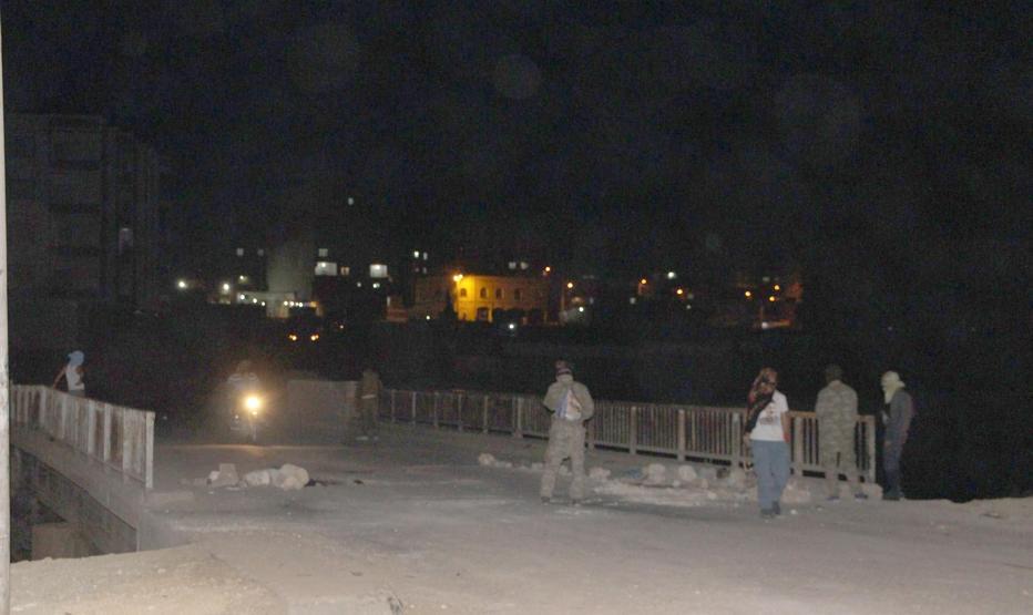 Mardinde YDG eylemi 1 polis yaralı