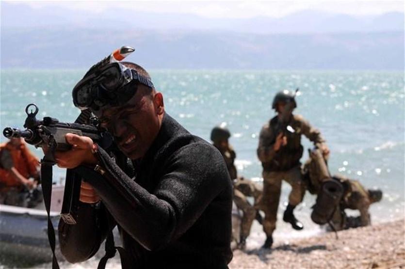 Elleri, ayakları ve gözleri bağlı suya atıldılar