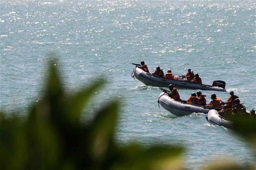 Elleri, ayakları ve gözleri bağlı suya atıldılar