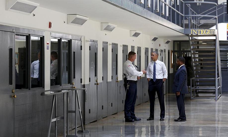 ABDde bir ilk: Başkan Obama hapishaneye girdi