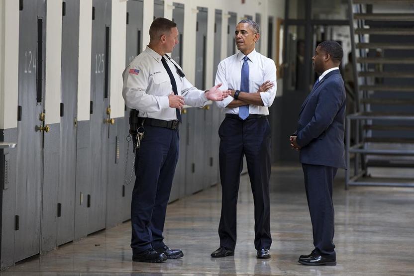 ABDde bir ilk: Başkan Obama hapishaneye girdi
