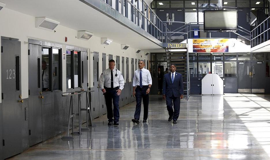 ABDde bir ilk: Başkan Obama hapishaneye girdi