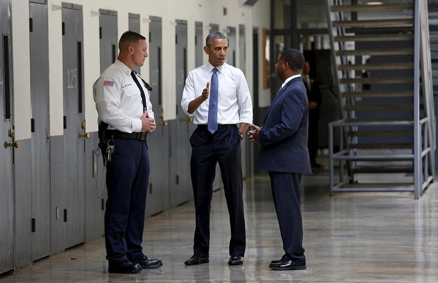ABDde bir ilk: Başkan Obama hapishaneye girdi