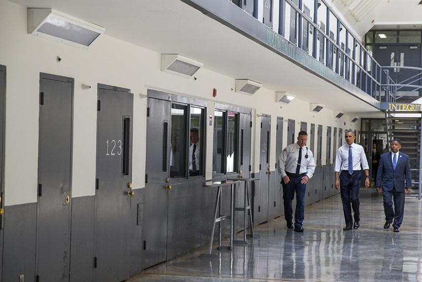 ABDde bir ilk: Başkan Obama hapishaneye girdi