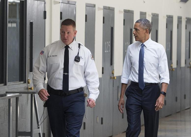 ABDde bir ilk: Başkan Obama hapishaneye girdi