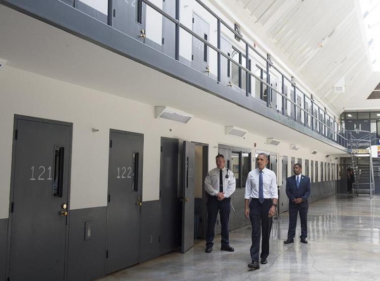 ABDde bir ilk: Başkan Obama hapishaneye girdi