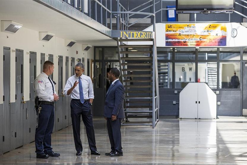 ABDde bir ilk: Başkan Obama hapishaneye girdi