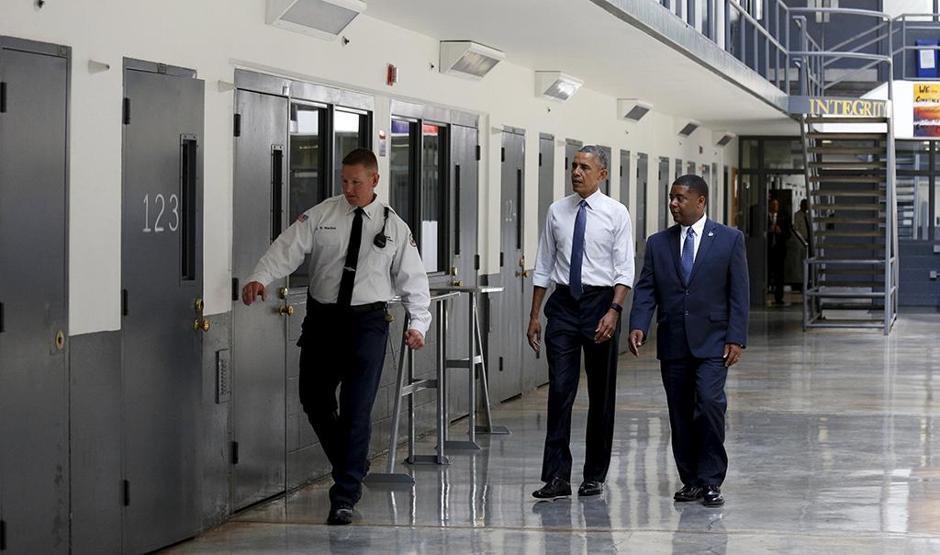 ABDde bir ilk: Başkan Obama hapishaneye girdi