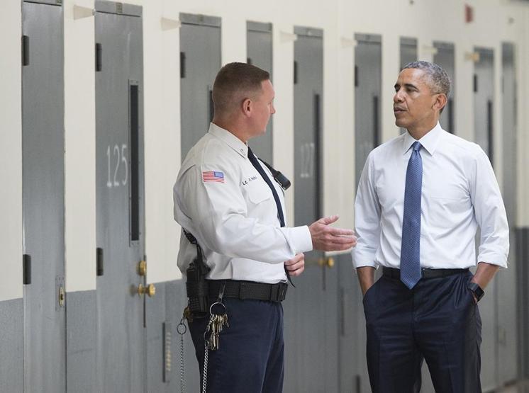 ABDde bir ilk: Başkan Obama hapishaneye girdi