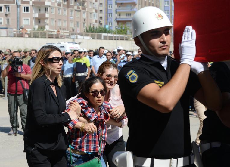 Tayvanlı eşi, şehit polisi Budist ibadetiyle uğurladı