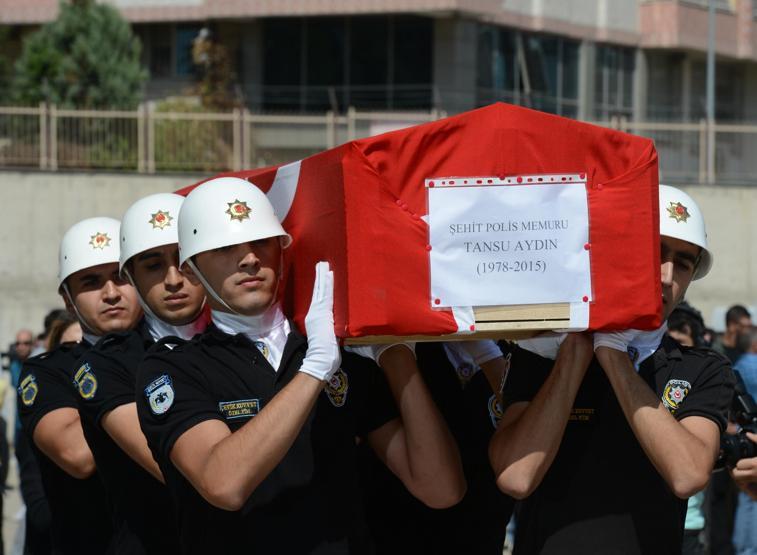 Tayvanlı eşi, şehit polisi Budist ibadetiyle uğurladı