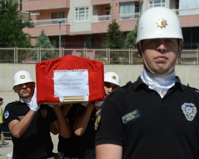 Tayvanlı eşi, şehit polisi Budist ibadetiyle uğurladı