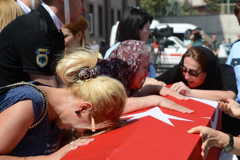 Tayvanlı eşi, şehit polisi Budist ibadetiyle uğurladı