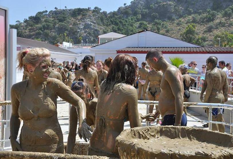 Turistler, Ortacadaki aromalı çamuru sevdi